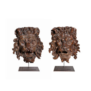 ESC_56. Pareja de leones tallados de madera S. XIX (a)