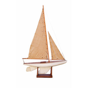 VA_01. Barco. Maqueta de madera pintada (a)