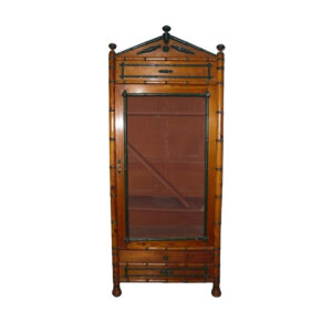 AL_28. Armario de madera estilo victoriano inglés