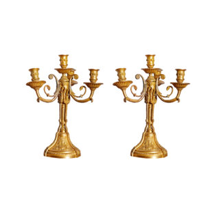 IL_10. Pareja de candelabros dorados (a)
