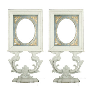 ESP_07. Pareja de marcos madera tallada y pintada