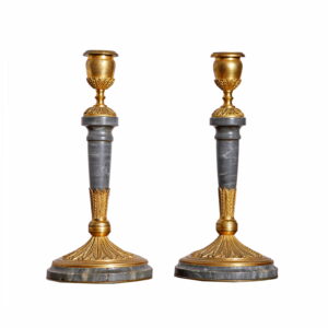 IL_13. Pareja de candelabros