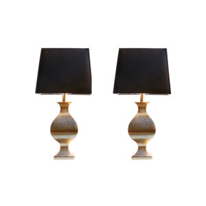 IL_28. Pareja de lámparas de mesa. Forma de jarrón ondulado (b)