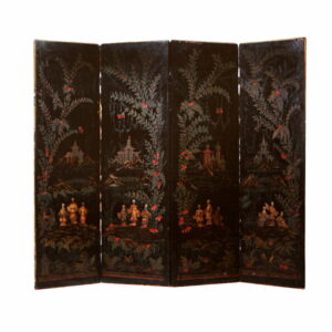 VA_10. Biombo de 4 paneles de cuero pintado en color negro y policromado