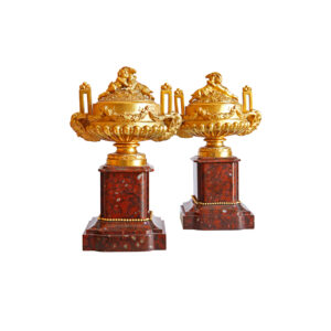 VA_24. Pareja de copas de bronce dorado y mármol (a)