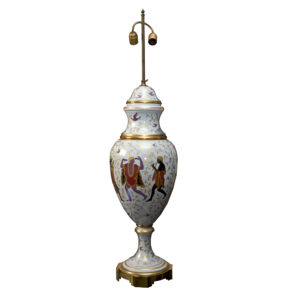 IL_46. Lámpara de mesa, de copa de porcelana azul pintada de Sevres (c)